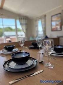 Stunning Woolacombe Seaview 3 Bedroom Caravan - Image 2