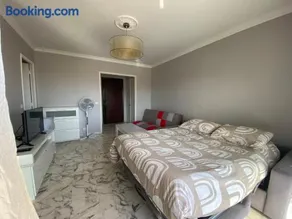Stylish Modern Beach Studio - Image 3