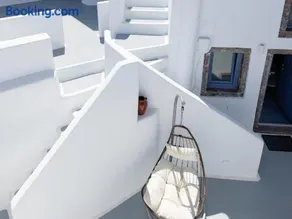 Oinos Luxury Suites - Image 3