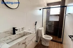 Charlotte Beach Inn - Image 4
