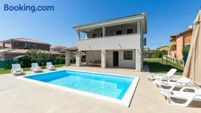 Villa Angelina with 3 bedrooms and Pool in Novigrad - Image 1