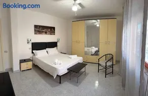 Ro's House - Image 2