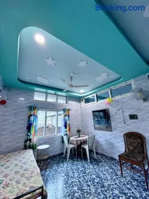 The Caravan Hostel Food & Stay - Image 1