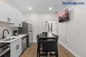 Modern 2 bedroom 1 bath unit 2 Near Airport, Xfinity Arena and Eagles Stadium - Image 3
