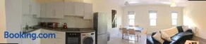 Rose Alley Apartment - Image 4