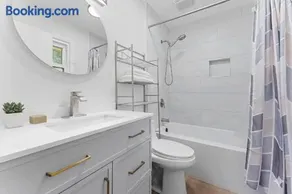 3br Home in Quiet Neighborhood - Image 3