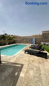 Luxury garden floor Private Heated Pool 3BR - Image 5
