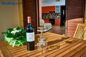 Appartement de vacances entièrement équipé avec internet haut débit et jardin | Vue jardin - Image 3