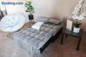 Cozy Attic Studio for 2 5min to NYC Train Station - Image 2