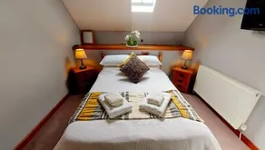 Cader Mountain View Cottage with Hot Tub in Snowdonia - Image 3