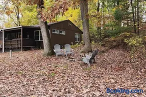 Turkey Trot, Cabin Getaway on Lake w/ Hot Tub - Image 4