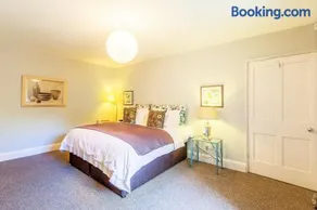 Luxury Apartments - 22 Garden Flat - Image 1