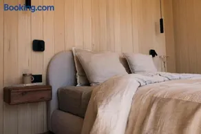 Nuit insolite haute savoie - Unik Lodges Annecy - Le Zénith - Hébergement insolite avec vue sommets, baignoire double et sauna privé - Image 3