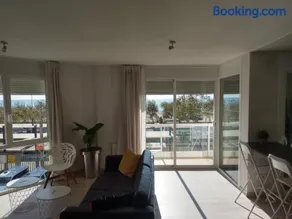 Luxury Apartment Accommodation, next to beach & train station Calella - Image 3