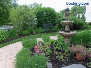 Holiday Guest House Bed & Breakfast - Image 3