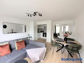 Saffron Court Apartments - Image 1