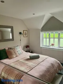 Cottage Guest House Nr Cheltenham on Cotswold Edge - Image 1