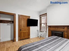 Oakland, Pittsburgh !D Modern and Stylish Private Bedroom with Shared Bathroom - Image 2