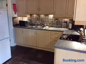 Stansted spacious 2-bed apartment, easy access to Stansted Airport & London - Image 4