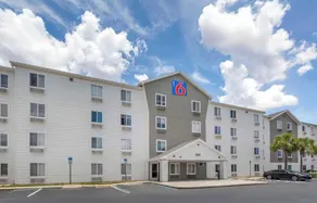 Motel 6 Suites Fort Myers, FL - Image 5