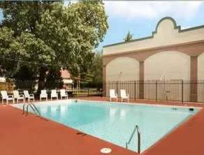 Travelodge Elkhart - Image 5