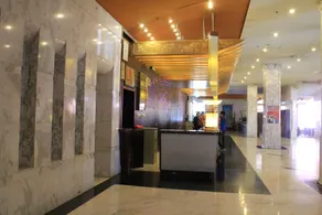 Lakeside Hotel - Image 4