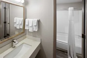 BlissPoint Inn & Suites, Northwood - Image 4