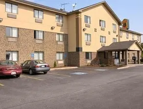 Red Roof Inn & Suites Hammond, IN - Image 2