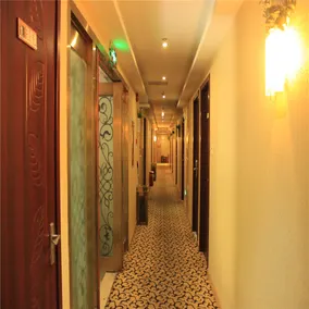 Hi Inn (Shanghai Xujiahui Center) - Image 4