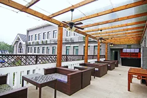 Very Huating Hotel - Image 4