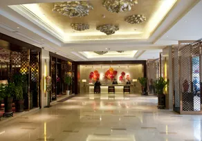 Chongqing Plaza Hotel - Image 2