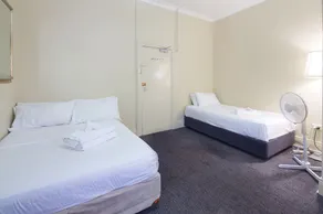 Neutral Bay Lodge - Image 2