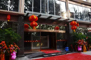 Yijia Xinyue Hotel - Image 1