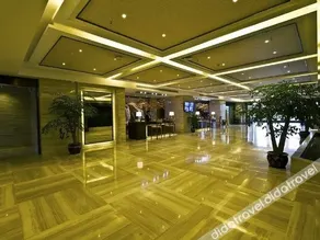 Jurassic Hotel - Image 4
