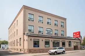 Woodstock Inn and Suites - Image 3