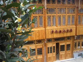 Dragon Hill Scenic Hotel - Image 1