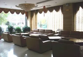 Dongfang Holiday Hotel - Image 1
