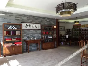 Golden Hotel - Image 3