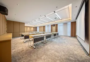 JinGuan City  Hotel - Image 4