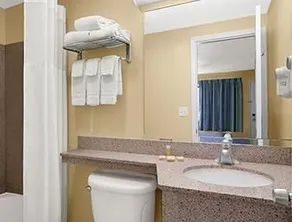 Days Inn by Wyndham Middletown - Image 5