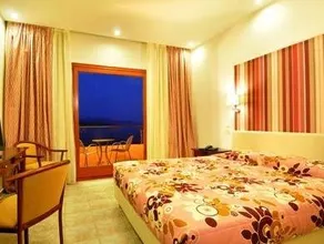 Kassandra Bay Resort, Suites & Spa - Image 3