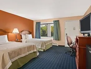 Days Inn by Wyndham Middletown - Image 4