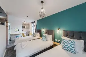 Deluxe Studio Apartments - Image 3