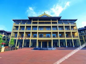 Yipin Yunjing Resort Hotel - Image 4