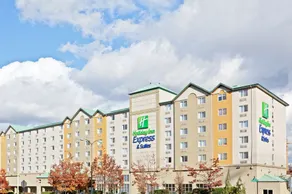 Holiday Inn Express & Suites Seattle City Center - Image 2
