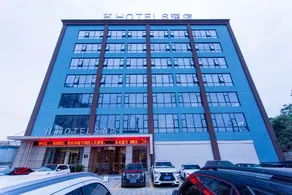 H HOTELS - Image 5