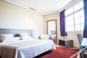 Hospedium Hotel Triana - Image 2