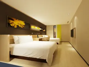 IU Hotel Suining Guangfu Building Walking Street - Image 5