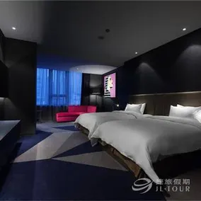 Gallery F Hotel - Image 3