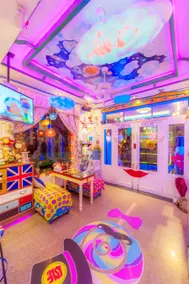 Yanbang·Fantasy Art Designer Homestay (West Street) - Image 4